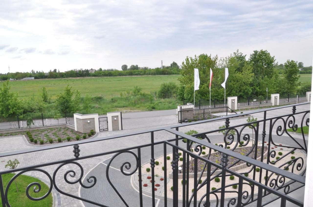 Hotel Lord Radom Buitenkant foto