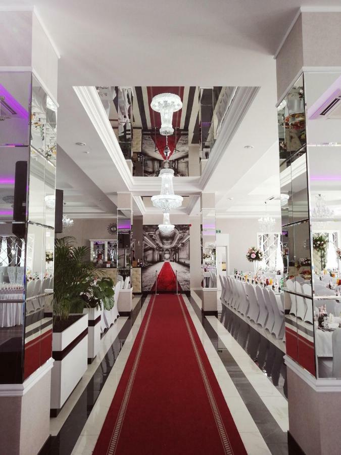 Hotel Lord Radom Buitenkant foto